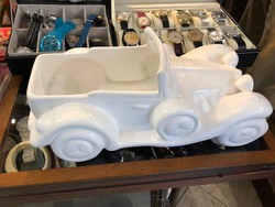Huge 40 cm porcelain old car in perfect condition.