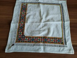 Rákóczi mintás, keresztszemes kisterítő, (kb 40 éves) mérete: 38 cm x 39 cm