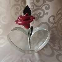 Szív levélnehezék, váza, tolltartó ajándék kerámia rózsával