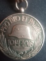 Hungarian war commemorative medal with swords, helmet, silver-plated bronze medal, (1914-1918) original!