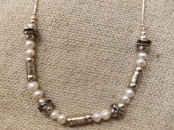 Izraeli ezüst nyakék-nyaklánc fehér gyöngygyel