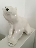Hatalmas Lomonosov jegesmedve