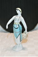 Vízhordó lány korsóval - Retro szovjet porcelán 21 cm