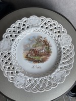 Antik nagy méretű, áttört szélű porcelán dísz tányér jelenetes képpel.