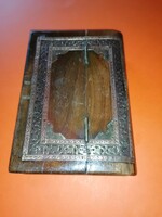Régi, könyv alakú fa díszes titokdoboz  érdekesen nyílik