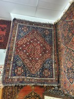 Antik Iráni Shiraz szőnyeg élénk színvilágú. Igazi ékessége lehet otthonának.