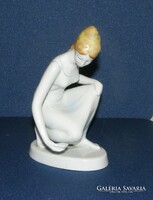 Vízmerítő Lány halványkék ruhában régebbi I.o. Hollóházi porcelán