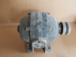Electric motor, functional as shown in the picture. Geal engine. Anfwtype, size 30 x 20 cm.