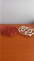Vintage painted metal coasters, 3 feet and hanger, cast, red+white, diameter: 14 cm