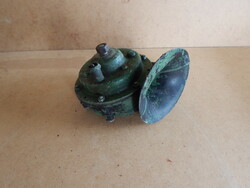 Horn, bagpipe, car or motorcycle horn, size 12 x 12 cm, in the condition shown in the picture, functional.