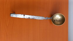 Antique ladle in mint condition, copper head, iron handle - slightly corroded, 25.5 x 6.7 cm