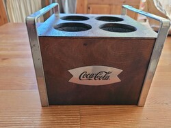 Coca Cola fa  kisüveges, dobozos ital hidegentartó.