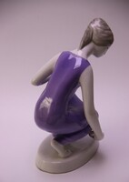 HOLLÓHÁZI lila ruhás vízmerítő lány 19 cm