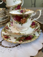 Vitrin állapotú Royal Albert Old Country Roses reggeliző szett, teás trió