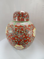 Kínai fedeles váza,,a 70 es évkből,,magassága,25cm,,átmérő,20 cm..