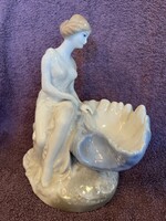 Porcelain girl with a shell