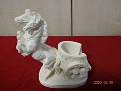 Alabaster figurine, two-horse chariot, height 13 cm. Jokai.