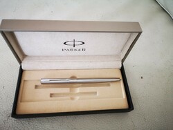 Parker pen in box in original, beautiful condition, also for elegant gift purposes, for collection