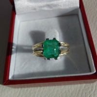 47T.1Ft-ról Kolumbiai Smaragd 1,5Ct 14k arany 3,18g Soliter gyűrű, áttetsző méregzöld kővel