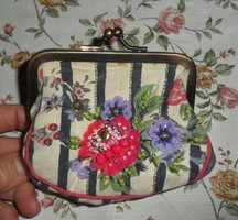 Antik, csíkos vászon, flitteres, gyöngyös pénztárca, kb: 11 x 13 cm.