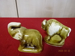 Porcelain elephant and bull, height 5.5 cm. Jokai.