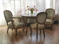 Neobarokk fotelek, szék és köralakú kinyitható ebédlő asztal