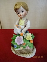 Porcelán figura, virágot öntöző fiú, kézi festés, magassága 13 cm. Jókai.