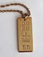 Erzsébet királynő uralkodásának 25 éves jubileumára készült aranyozott medál és lánc-1977-ből