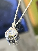 Gorgeous silver necklace and pendant