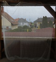 Grid curtain