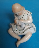 Kőbányai porcelán: Kislány babával