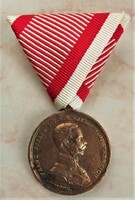 War medal Ferenc József bronze valor with matching war ribbon t1