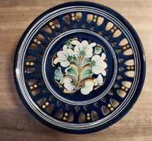 Midnight blue majolica with openwork edge, ceramic flower pattern wall decoration, wall plate diameter 26 cm