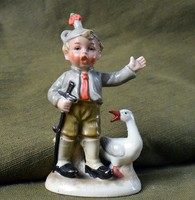 Régi Wagner & Apel Bertram porcelán figura libapásztor fiú 4,5 x 7,5 x 12,5 cm