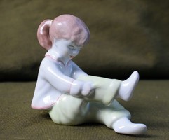 Ravenclaw porcelain figure girl 11 x 10.5 x 5.5 cm
