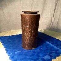 Dömötör László kalapált bronz váza 21 cm.
