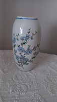 Hollóházi jelzett porcelán dekoratív váza kék őszibarackvirággal, ritka, 16,5 X 6,5 cm
