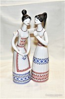 Gossip girls - j. Porcelain figurine of a couple from Hóllóháza designed by Márta Seregély - 24 cm