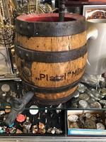 Beer barrel with tap, 100 years old, made of wood, size 30 x 20 cm.
