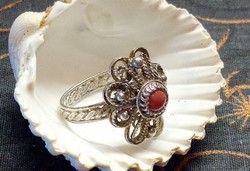 With video! Beautiful old filigree silver ring with coral