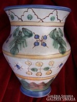 Habános Gorka Géza váza rákokkal  Magassága 16 cm. Alsó peremén egy kipattanás. Jelzett, 1960 körüli