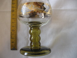 Arany szőlő mintávaldíszített Römer pohár sárgászöld talppal