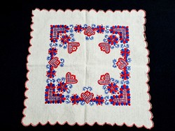 Linen tablecloth embroidered with a Buzsáki pattern, 38 x 40 cm