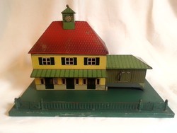 Antik régi KBN 0-ás vasút vonat modell állomás épület ház 1930 terepasztal kiegészítő lemezjáték