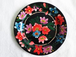 3. Old, richly painted granite wall plate 24.4 cm