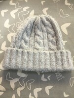 Very soft knitted cap with braided pattern