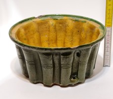 Népi, zöld, sárga mázas kerámia kuglóf sütőforma (2585)
