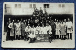 Gaál János FAVORIT cipő üzem  Cegléd? alkalmazottai  fotó képeslap 1940 körül
