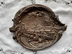 Szecessziós, városképes bronzírozott fém öntvény kis dísztál, névjegykártya tartó