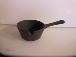 Pourer - 45 dkg - 9.5 x 5 cm + handle 7 cm - cast iron - antique - perfect